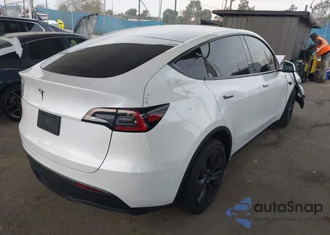 2025 Tesla Model Y Long Range Dual Motor Rear-Wheel Drive z USA, uszkodzony, nr VIN 7SAYGDED7SF221636